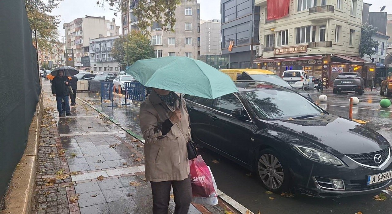 Meteoroloji uyarmıştı: Kırklarelide sağanak yağış etkili oluyor