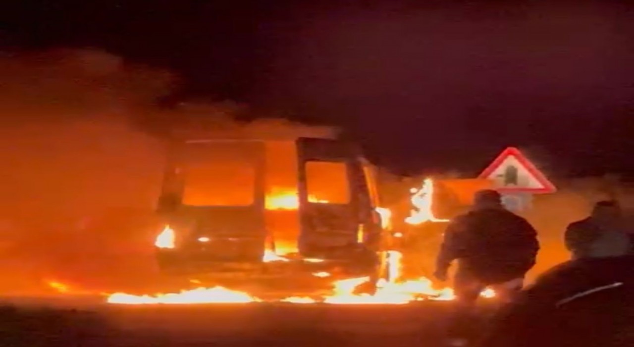 Milasta minibüs küle döndü