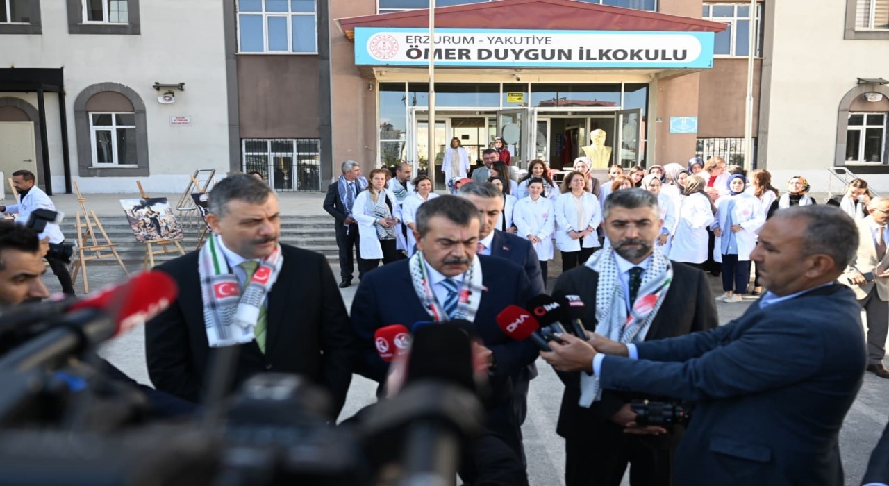 Milli Eğitim Bakanı Tekin: On binlerce insan, 60 binin üzerinde insanın şehit edildiği bir soykırım sürecini yaşıyoruz