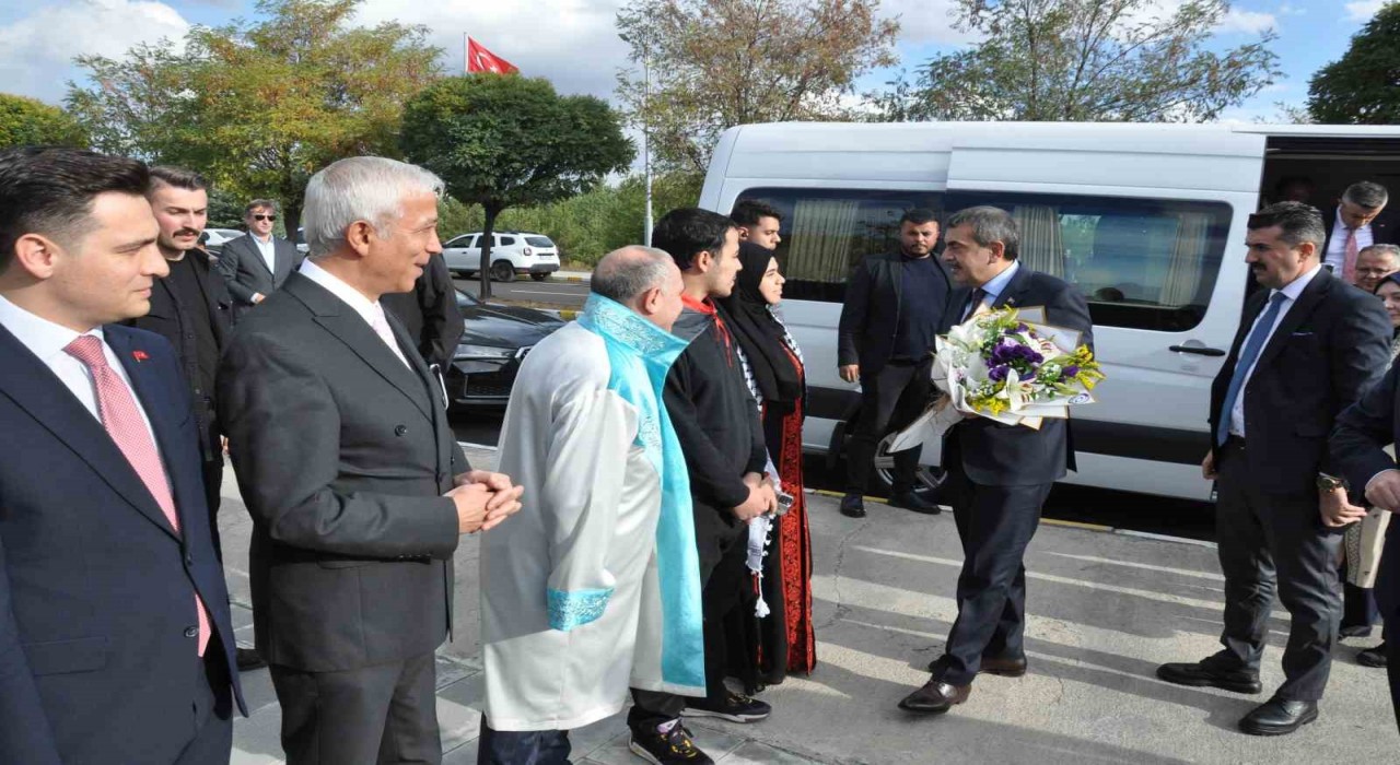 Milli Eğitim Bakanı Tekin: Terörsüz Türkiye sürecine sahip çıkmak, en çok da bu ülkenin entelektüellerinin, akademisyenlerinin görevi