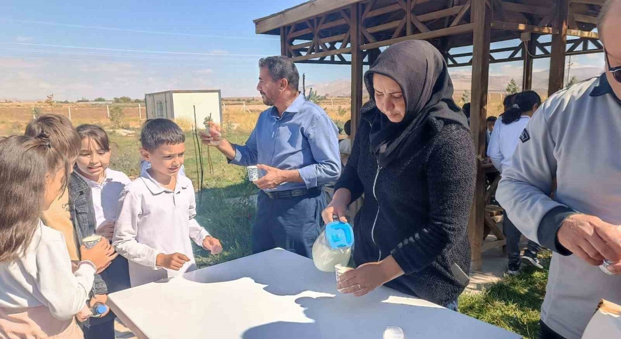 Minik öğrenciler Dünya Yumurta Gününde sağlıklı beslenmeyi öğrendi