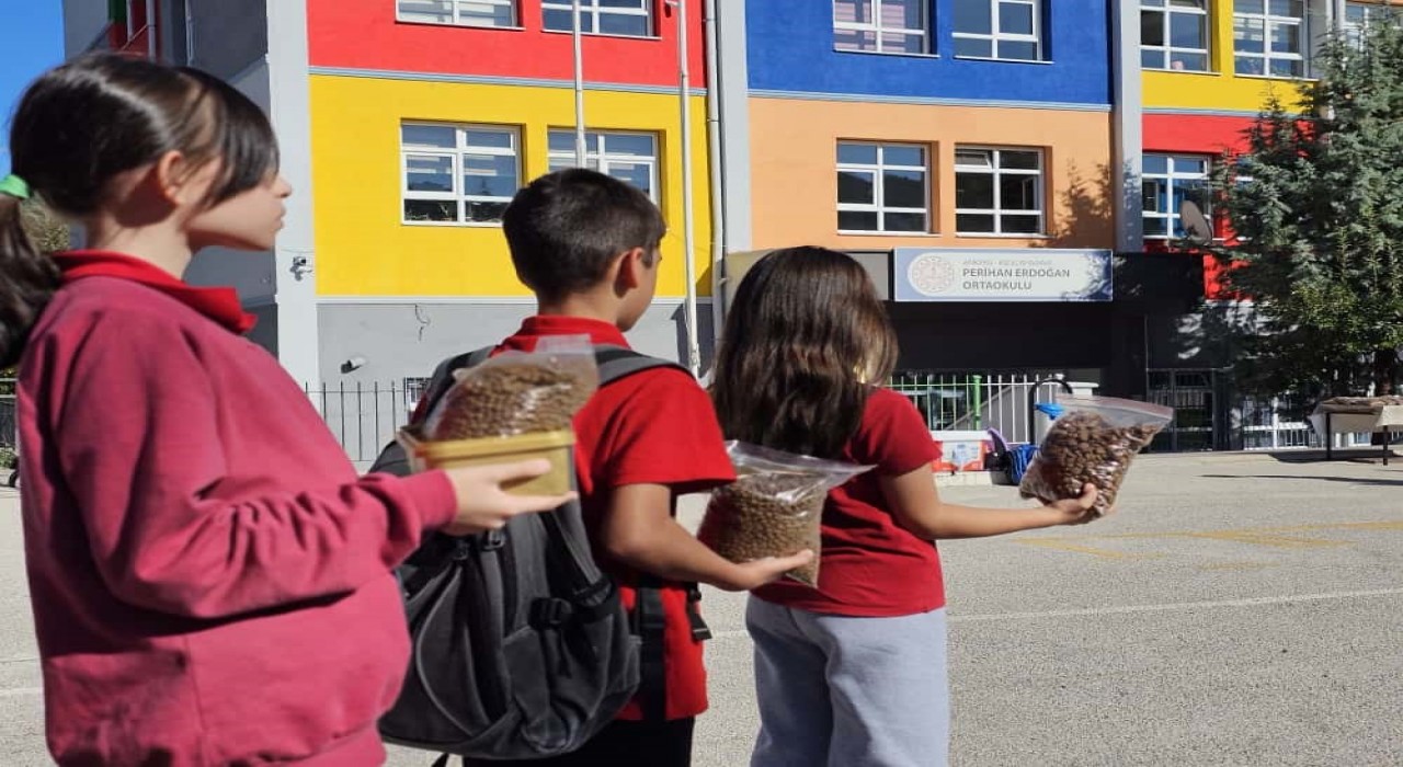 Minik öğrencilerden doğaya ve hayvanlara anlamlı dokunuş