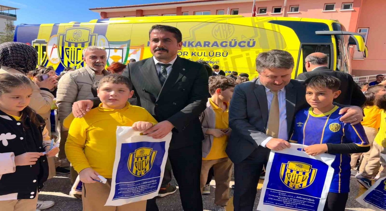 MKE Ankaragücü yöneticileri ve sporcuları öğrencilerle bir araya geldi