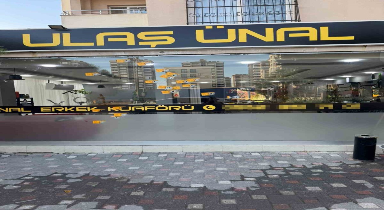 Motosikletli şüpheliler otomatik tabancayla berber dükkanına ateş açtı