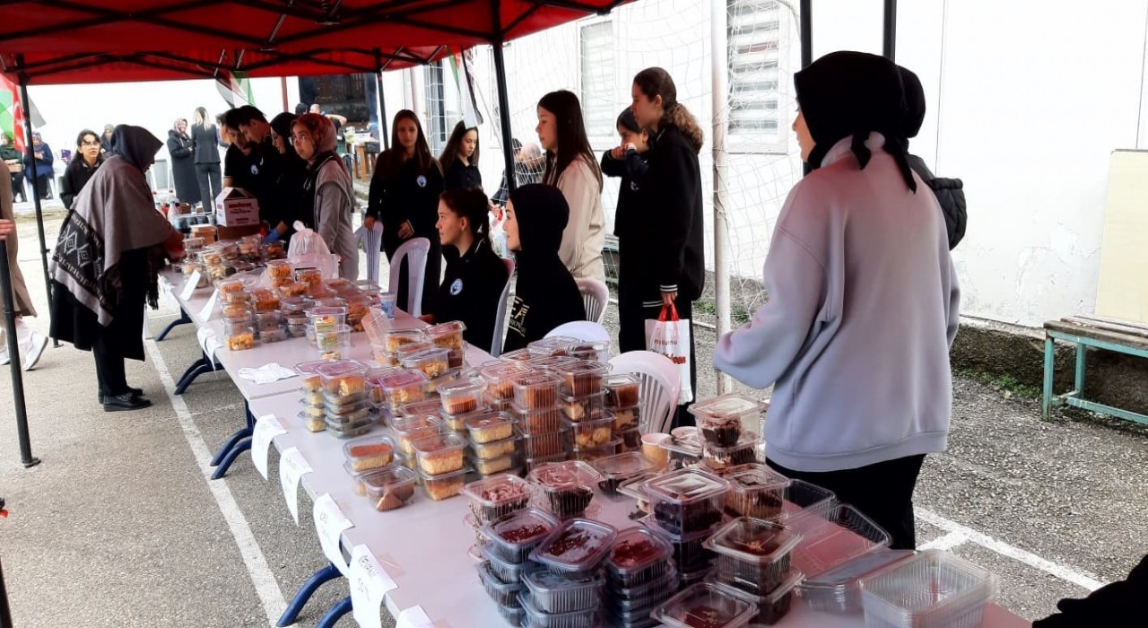 Mudurnu İmam Hatip Lisesi öğrencilerinden Gazzeye anlamlı destek: 70 bin lira toplandı