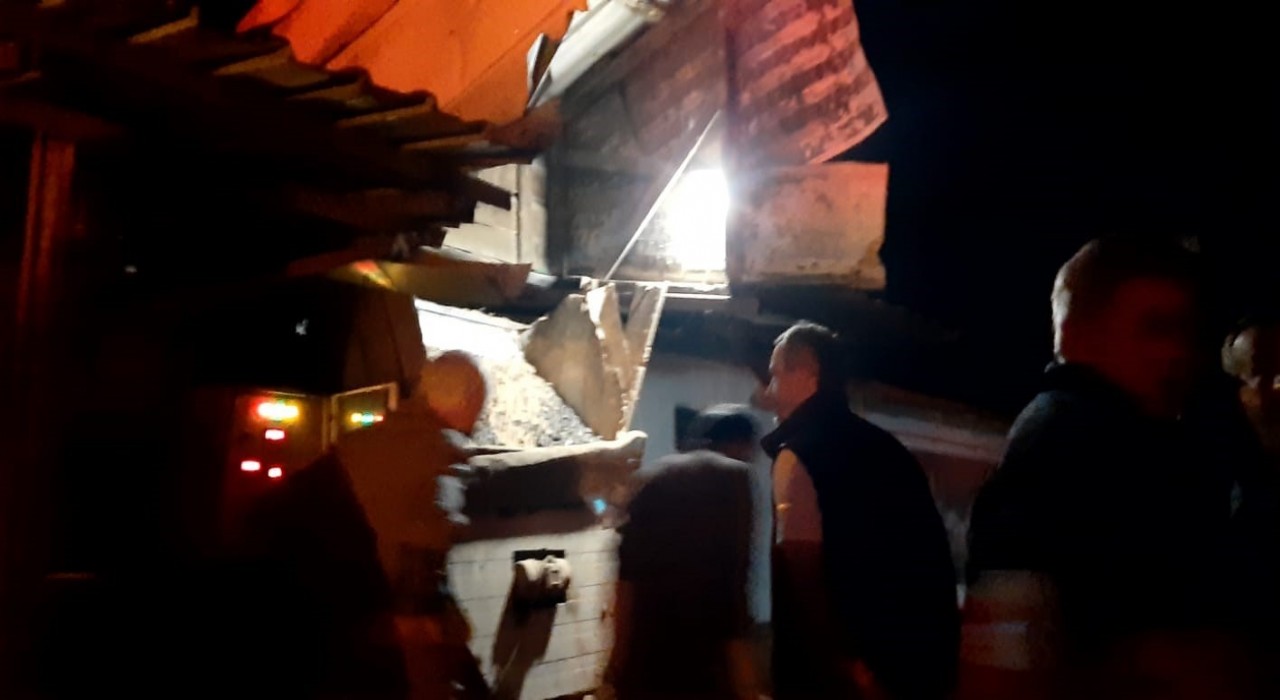 Mudurnuda tavuk çiftliğinde çıkan yangın büyümeden söndürüldü