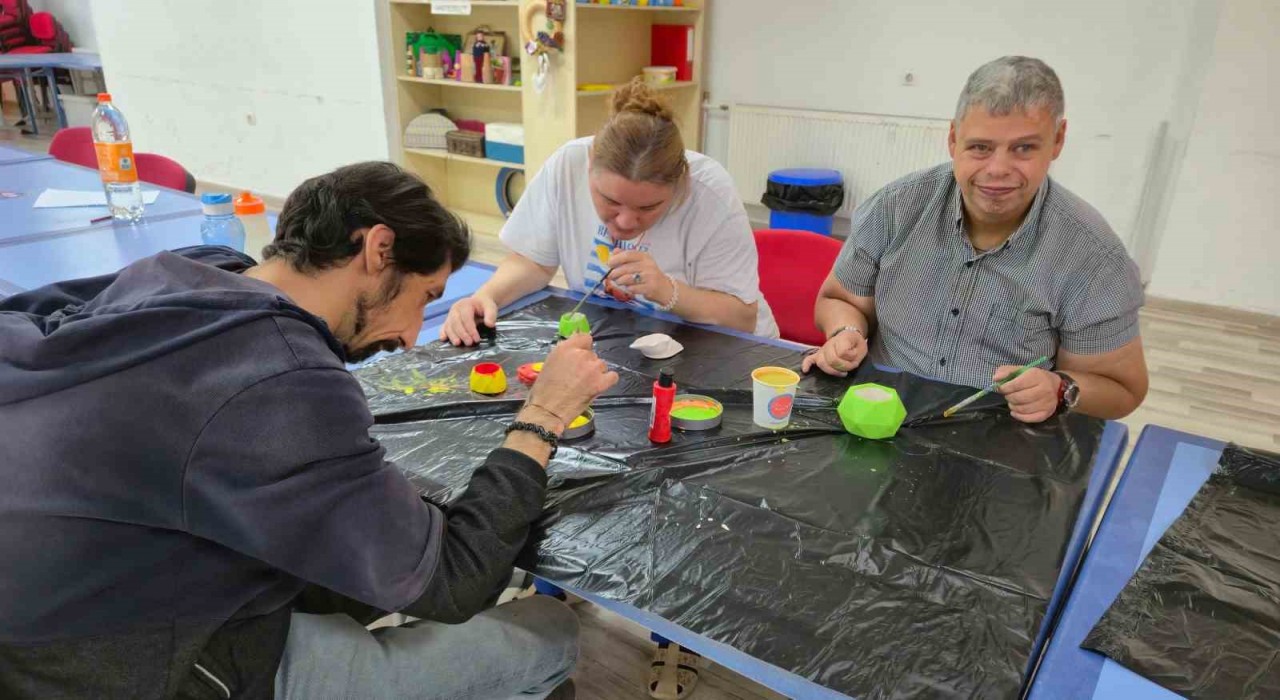 Muğla Uluslararası Gençlik Merkezinde engeller sanatla aşılıyor
