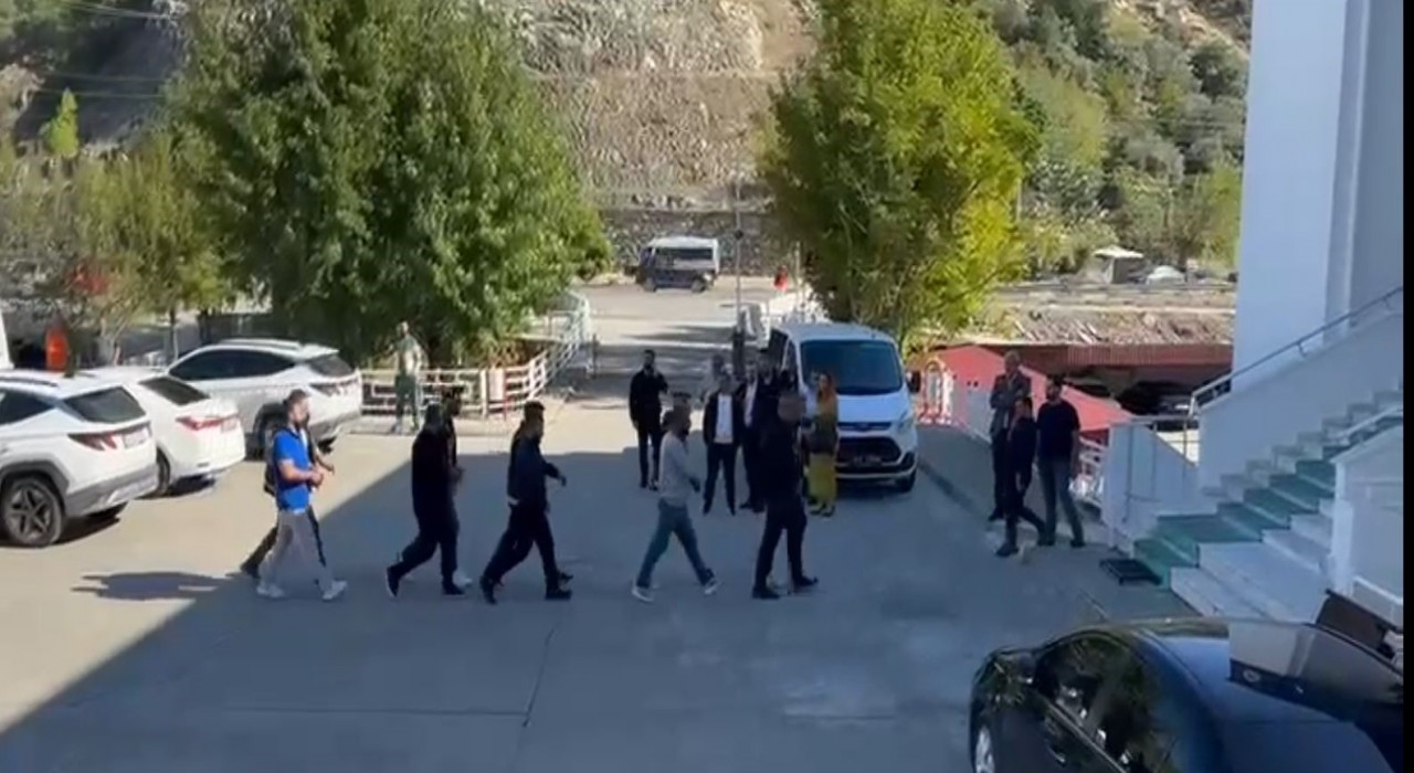 Muğlada tefecilik operasyonu, gözaltına alınan 5 kişi adliyeye sevk edildi