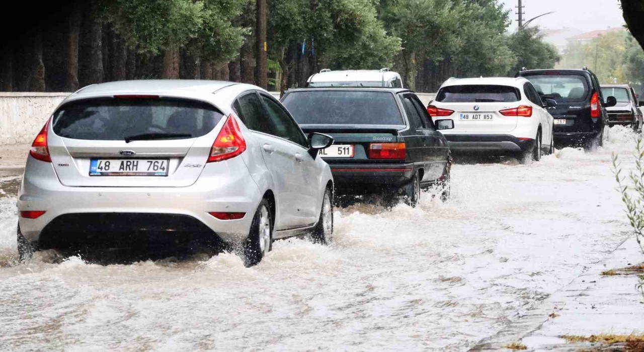 Muğlanın 4 ilçesine sağanak yağış uyarısı