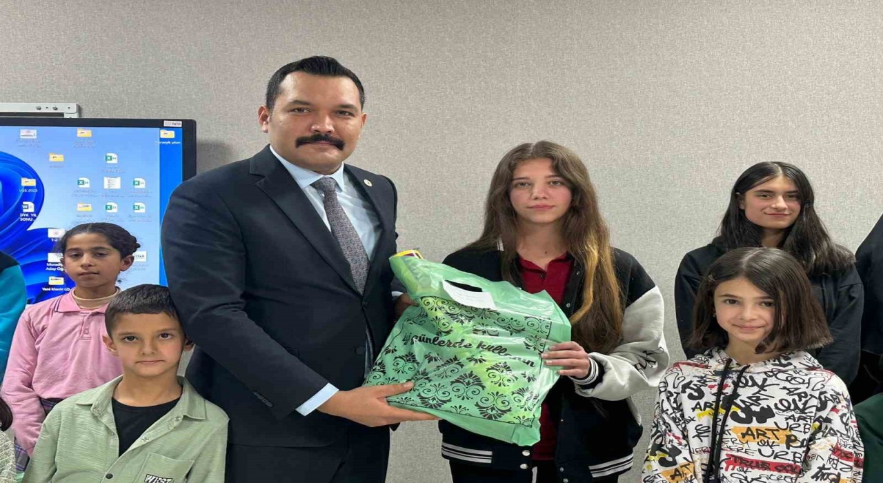 Muradiyede Kitap Okuma Yarışması ödül töreni