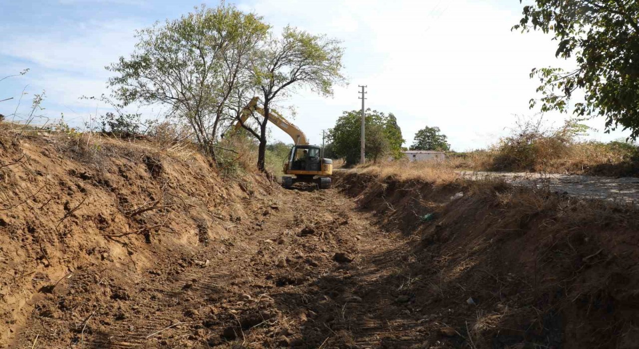 MUSKİ Ula ve Menteşede dere temizlik çalışmalarına devam ediyor