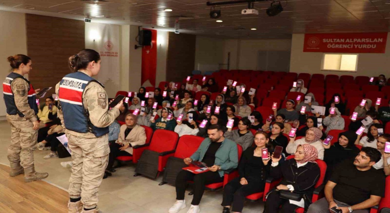 Muşta 160 üniversite öğrencisine KADES uygulaması anlatıldı