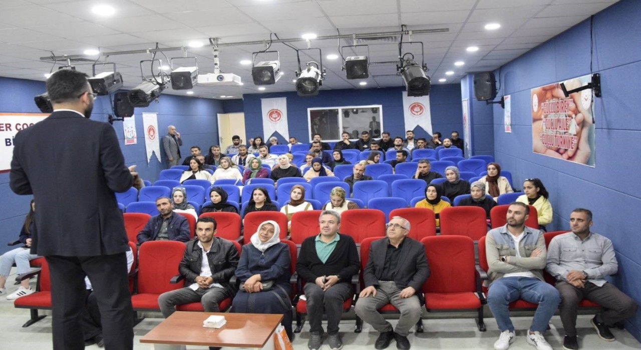 Muşta Aile ve Sosyal Hizmetler İl Müdürlüğü personeline travma eğitimi