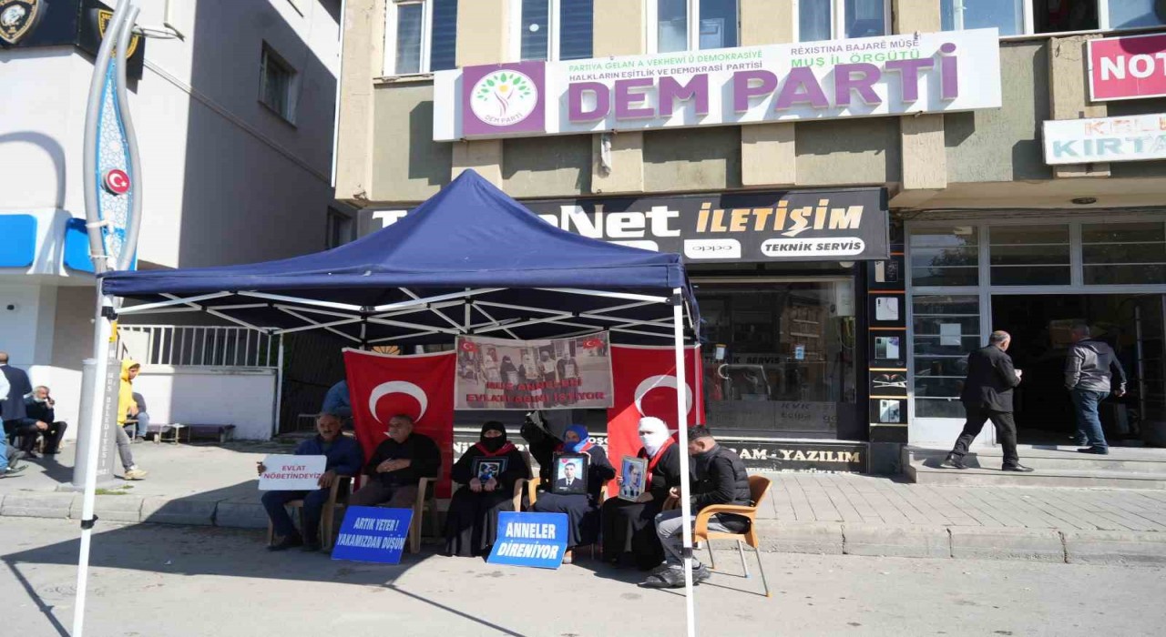 Muşta annelerin evlat nöbeti devam ediyor