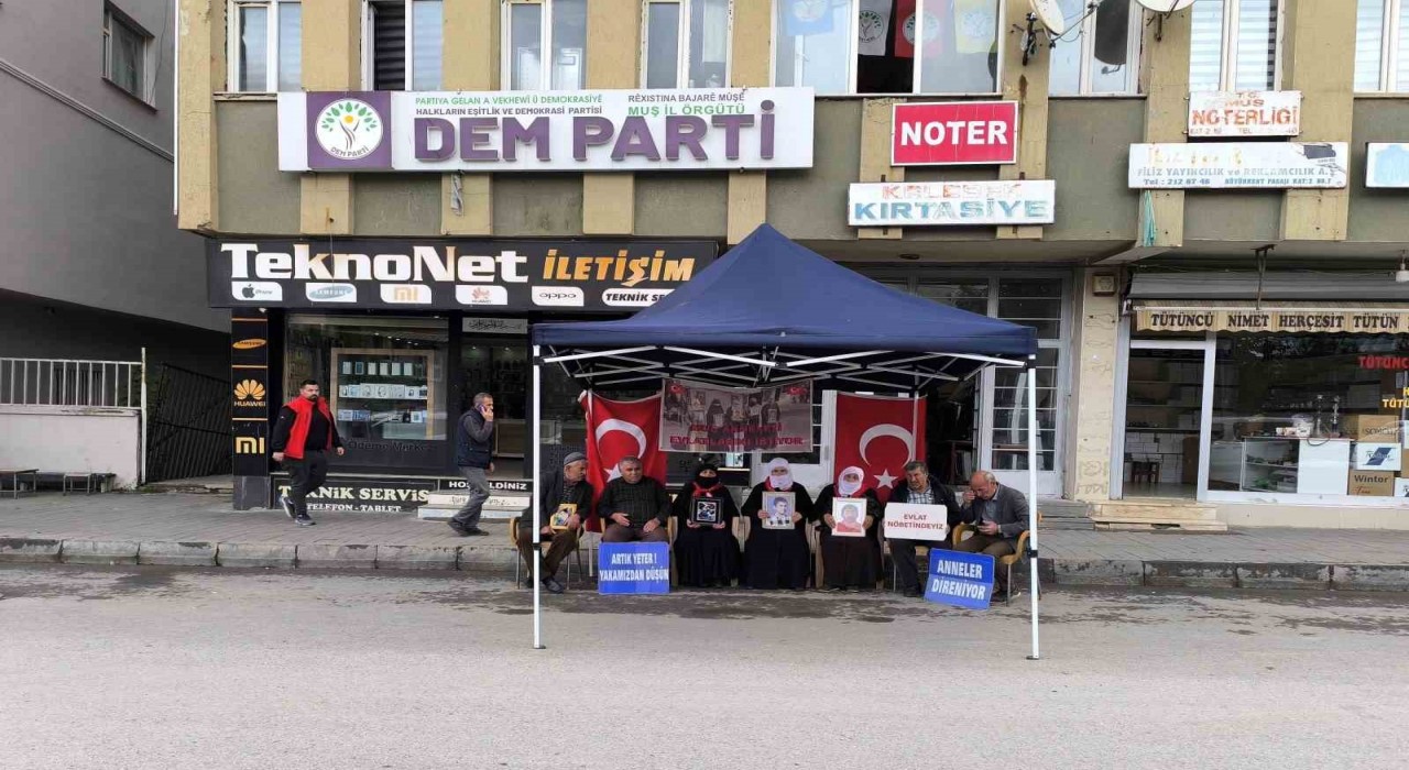 Muşta annelerin evlat nöbeti devam ediyor