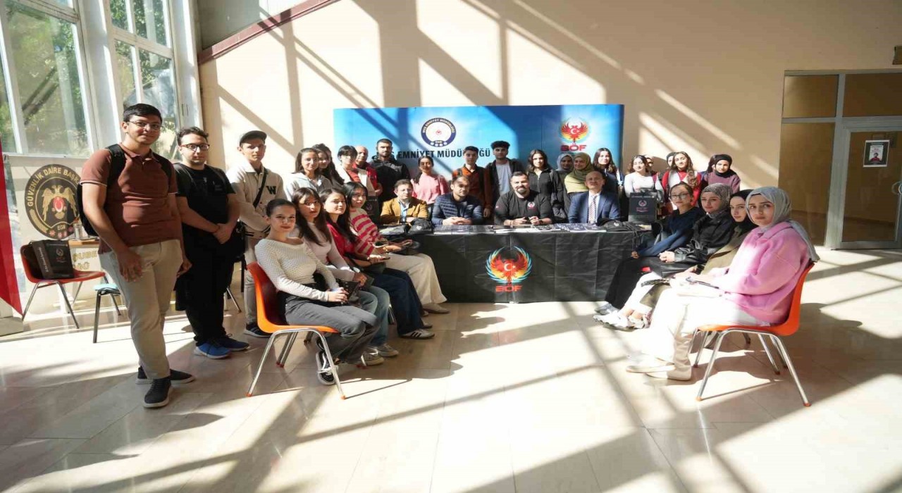 Muşta El Ele Güvenli Geleceğe projesiyle öğrencilere bilinçlendirme çalışması