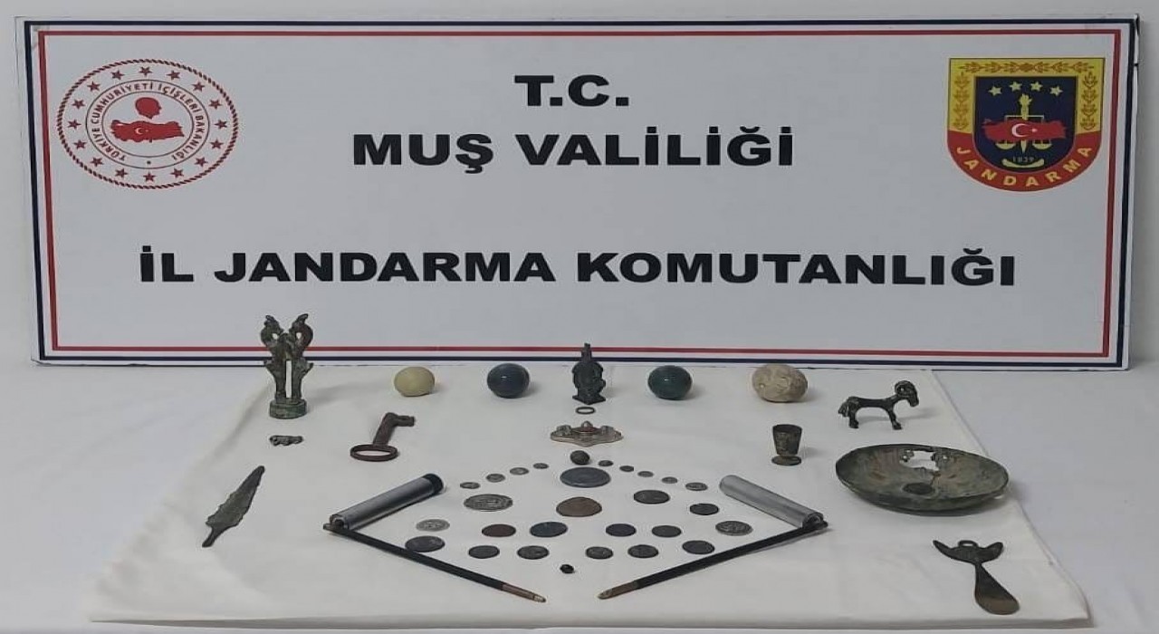 Muşta tarihi eser operasyonu: Çok sayıda obje ele geçirildi