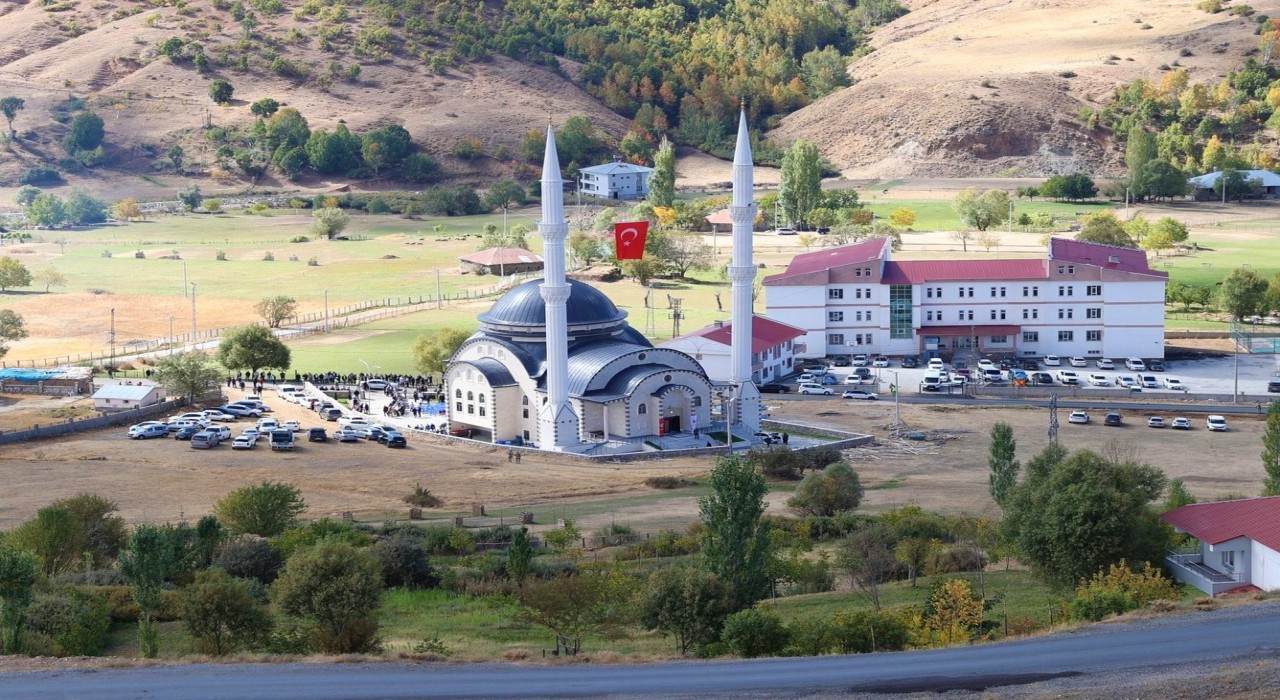 Muşta Üçevler Köyü Camisi ibadete açıldı