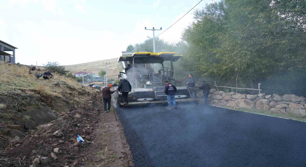 Muşta yol ağı genişliyor: 70 kilometrelik sıcak asfalt tamamlandı