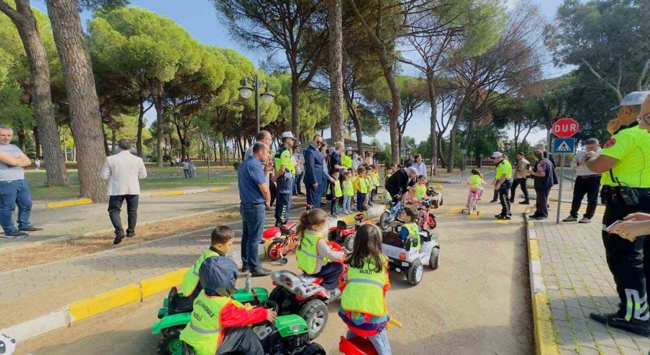 Nazillide 45 öğrenci trafik dedektifi oldu