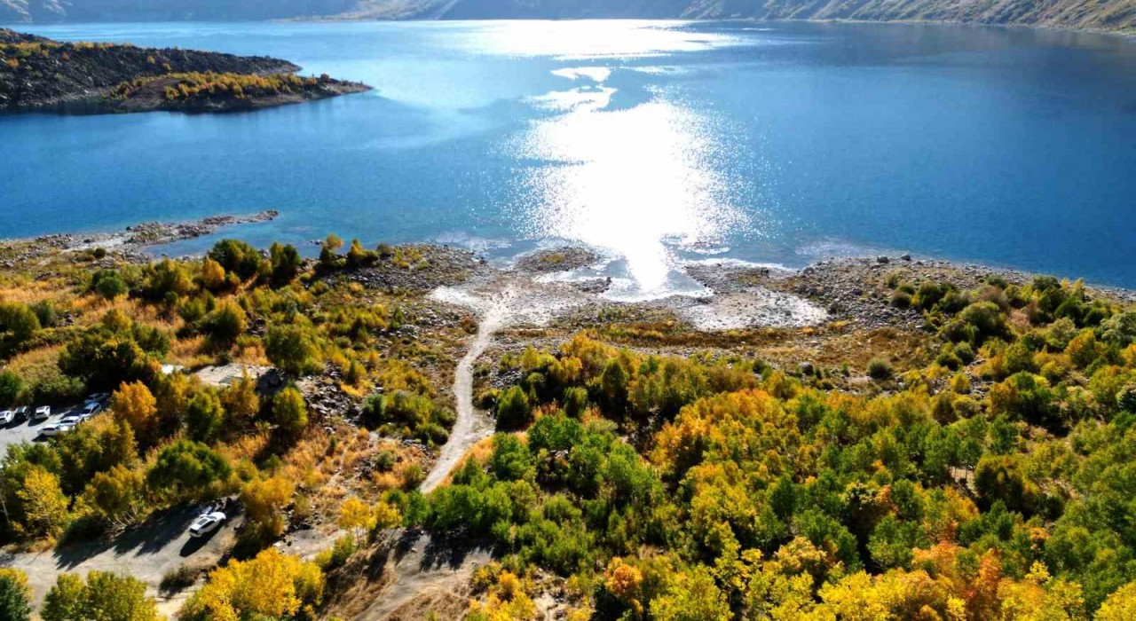 Nemrutta kartpostallık sonbahar manzaraları