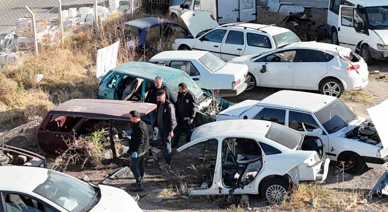 Nevşehirde ağır hasarlı araçları change yapan çeteye operasyon: 8 gözaltı