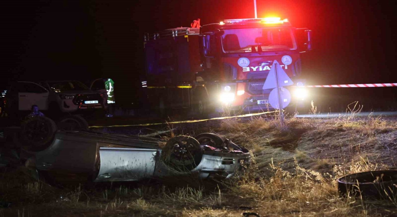 Nevşehirde otomobil tarlaya uçtu: 2 ölü, 1 yaralı