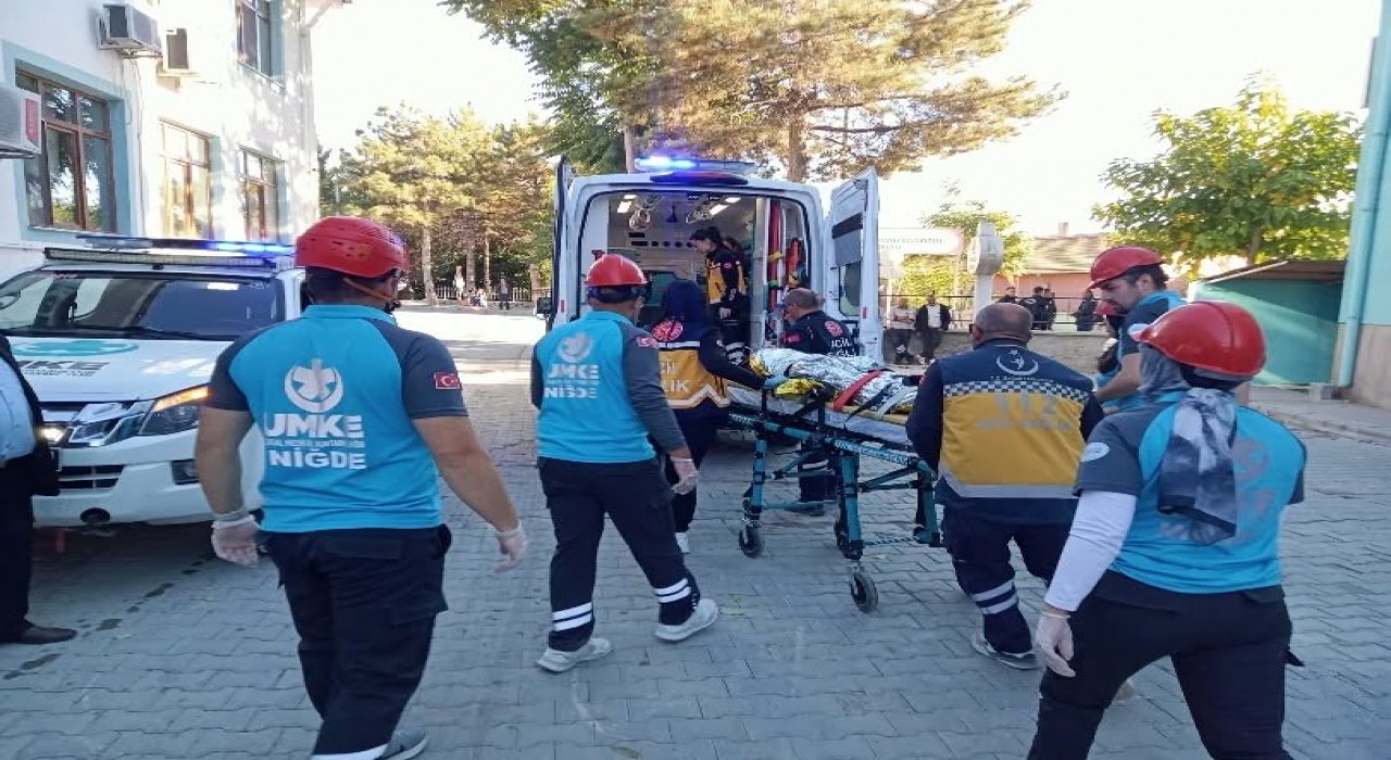 Niğde İl Sağlık Müdürlüğünde gerçeğini aratmayan yangın tatbikatı
