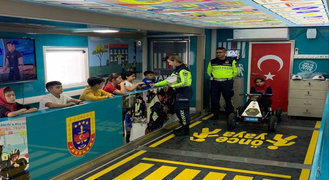 Niğdede trafik güvenliği eğitimleri sürüyor