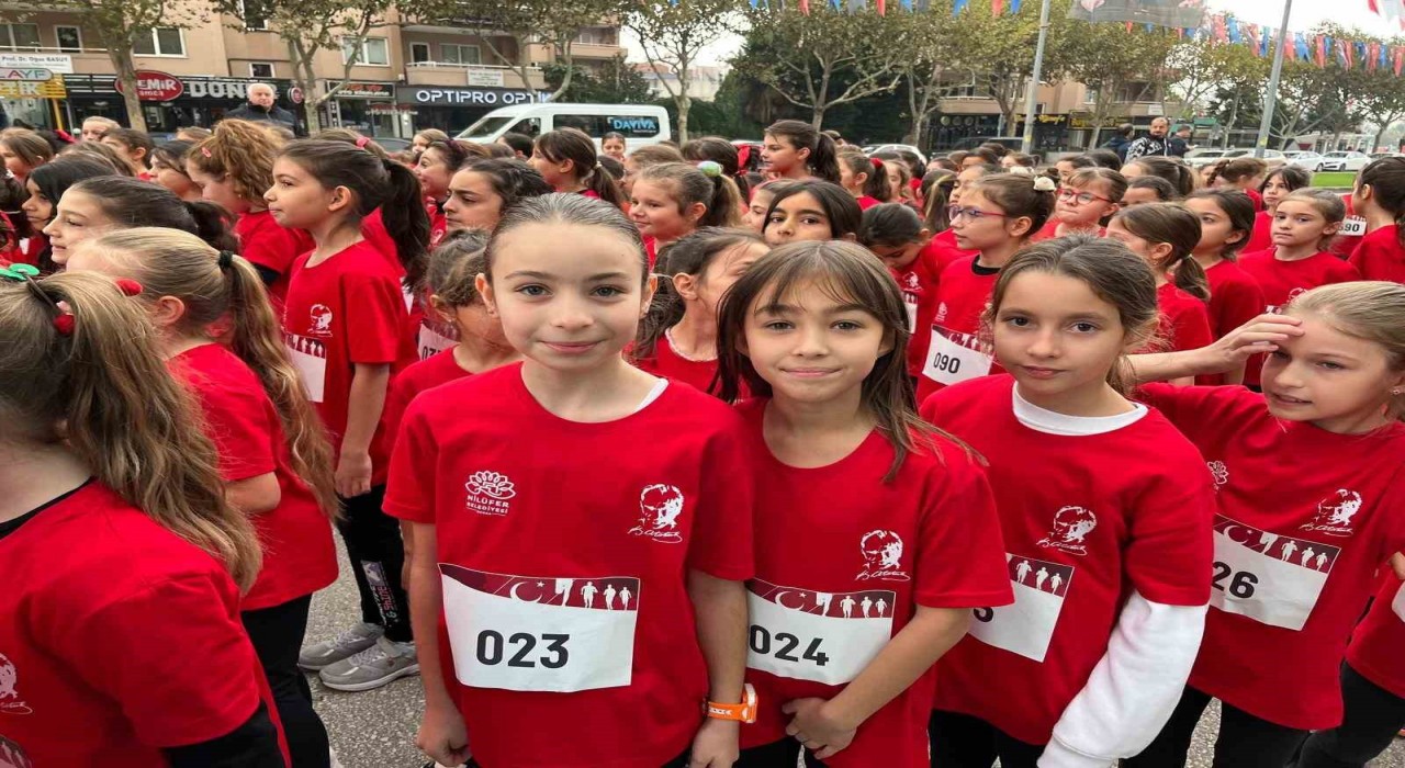 Nilüferde gençler ve çocuklar Cumhuriyet için koştu