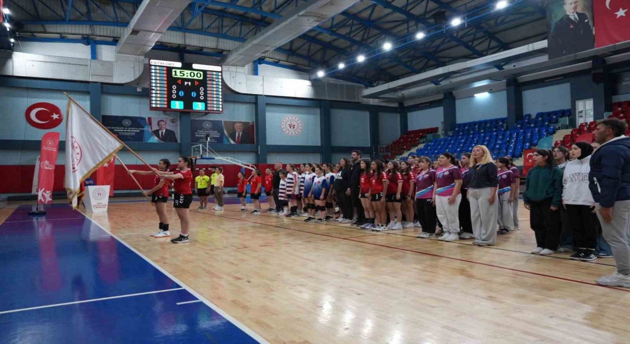 Okul sporları açılış seremonisiyle başladı