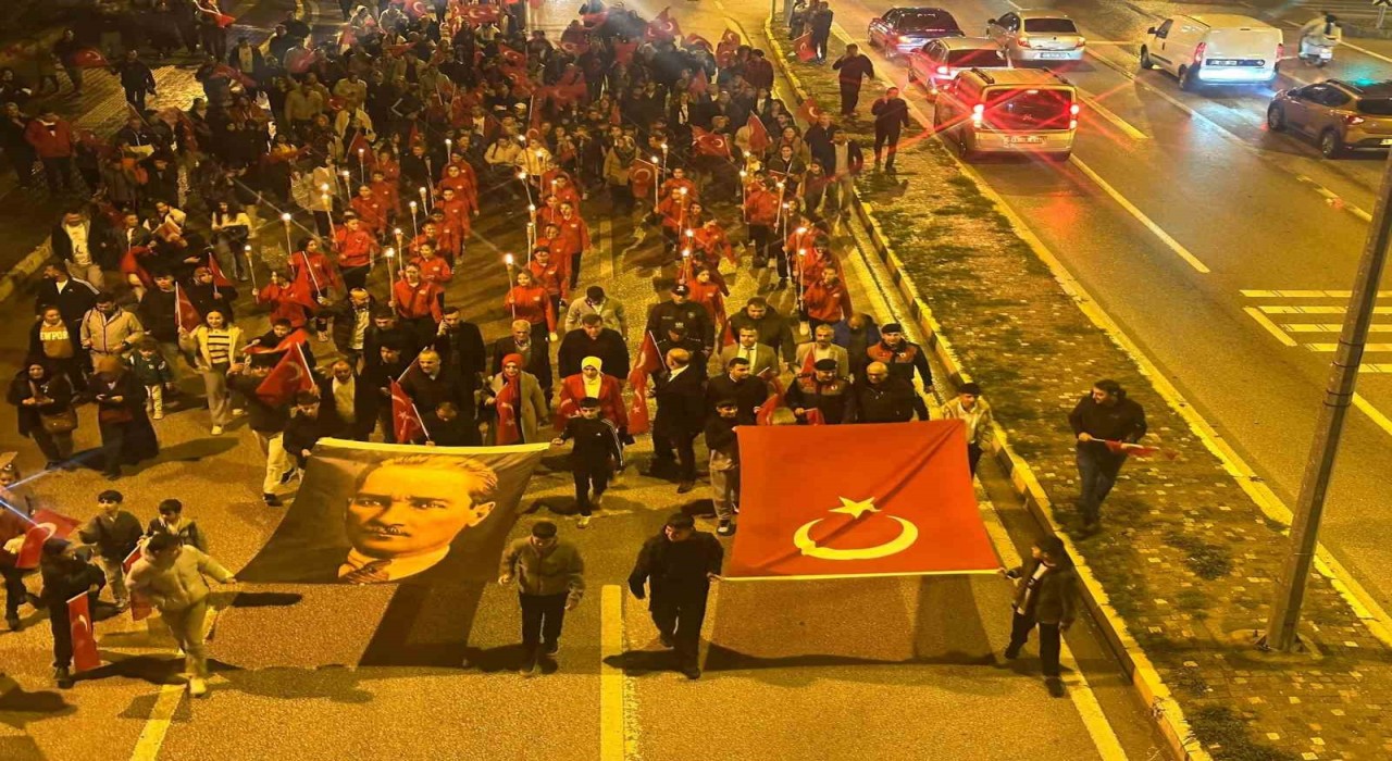 Osmanelide 29 Ekim Cumhuriyet Bayramı fener alayı düzenlendi