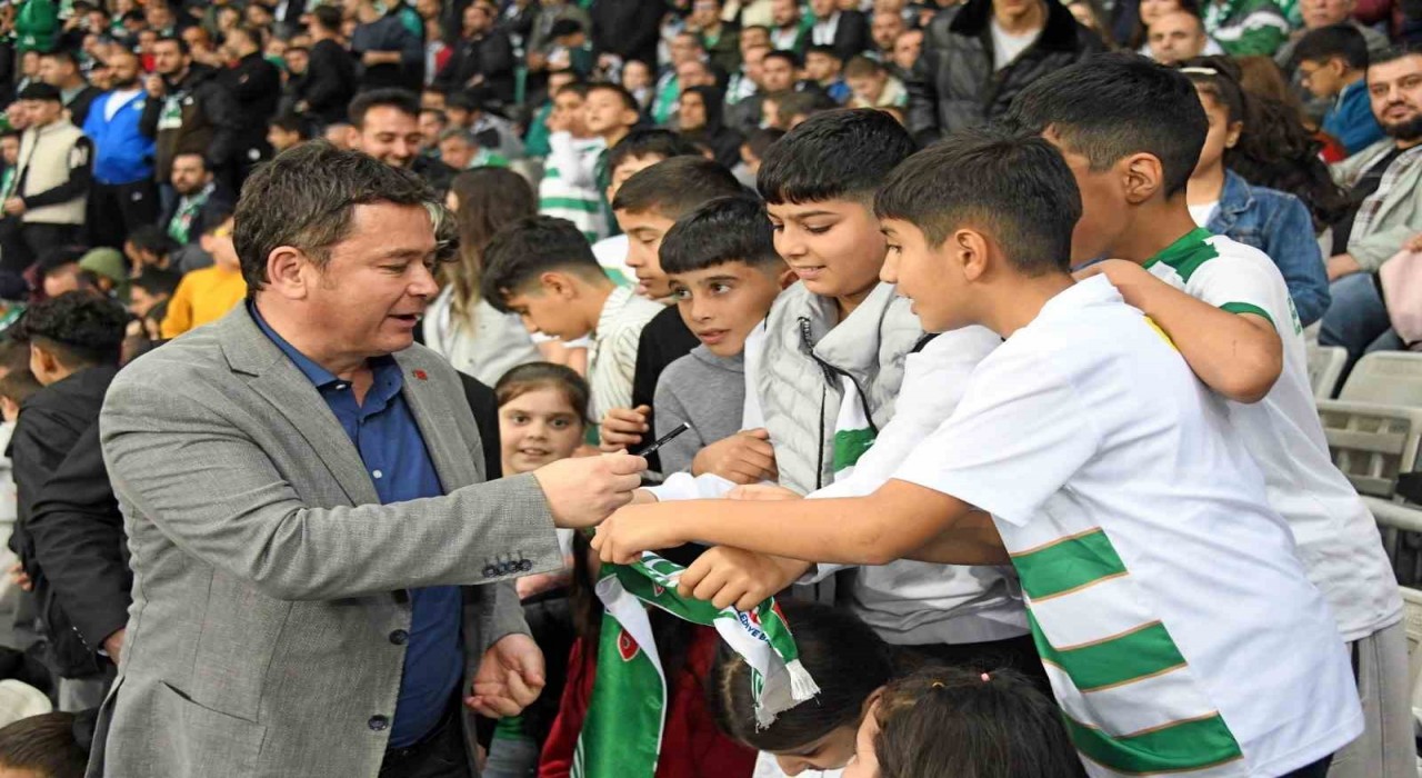 Osmangazi Belediyesinden şampiyonluk yolunda Bursaspora tam destek