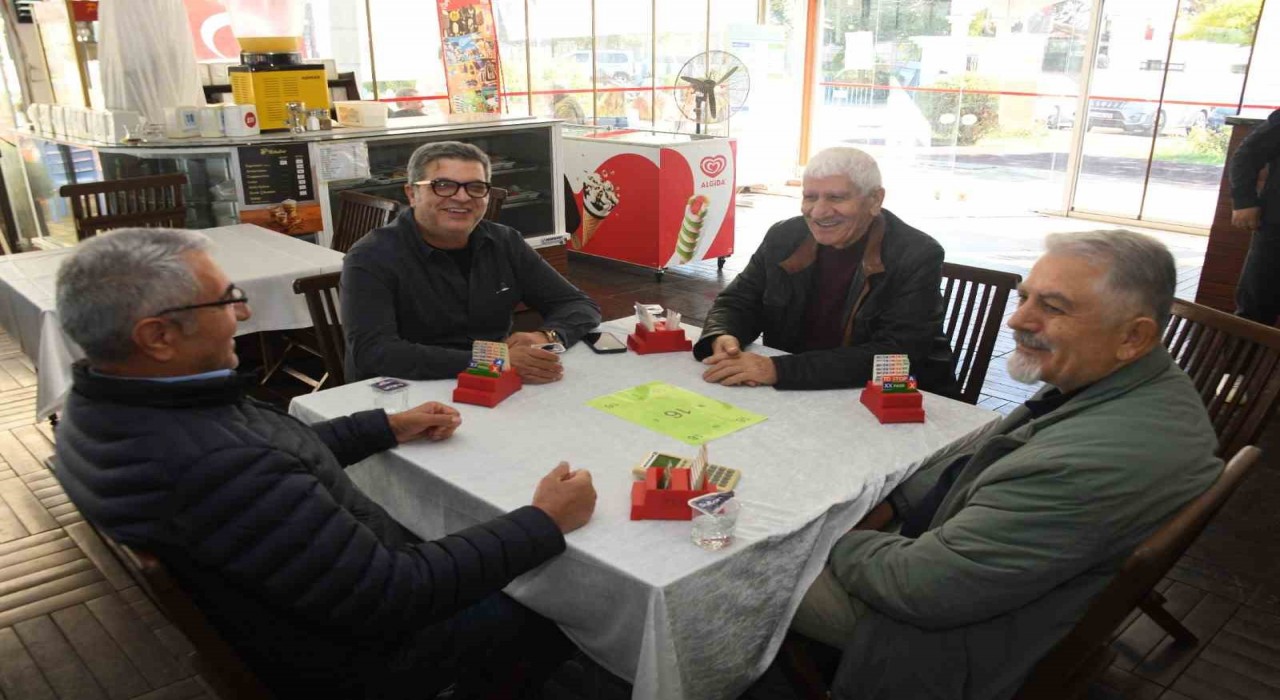 Osmangazide briç turnuvası göz doldurdu