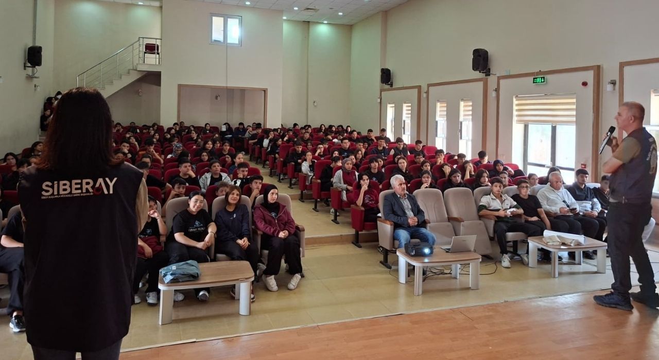 Osmaniye Emniyeti Öğrencilere Siber Güvenlik Eğitimi Verdi