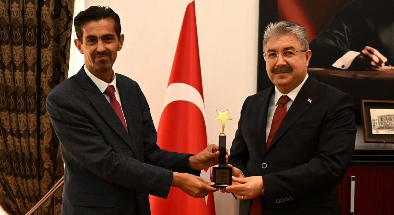 Osmaniye Valisi Dr. Erdinç Yılmaz’a “Yılın Bürokratı” Ödülü