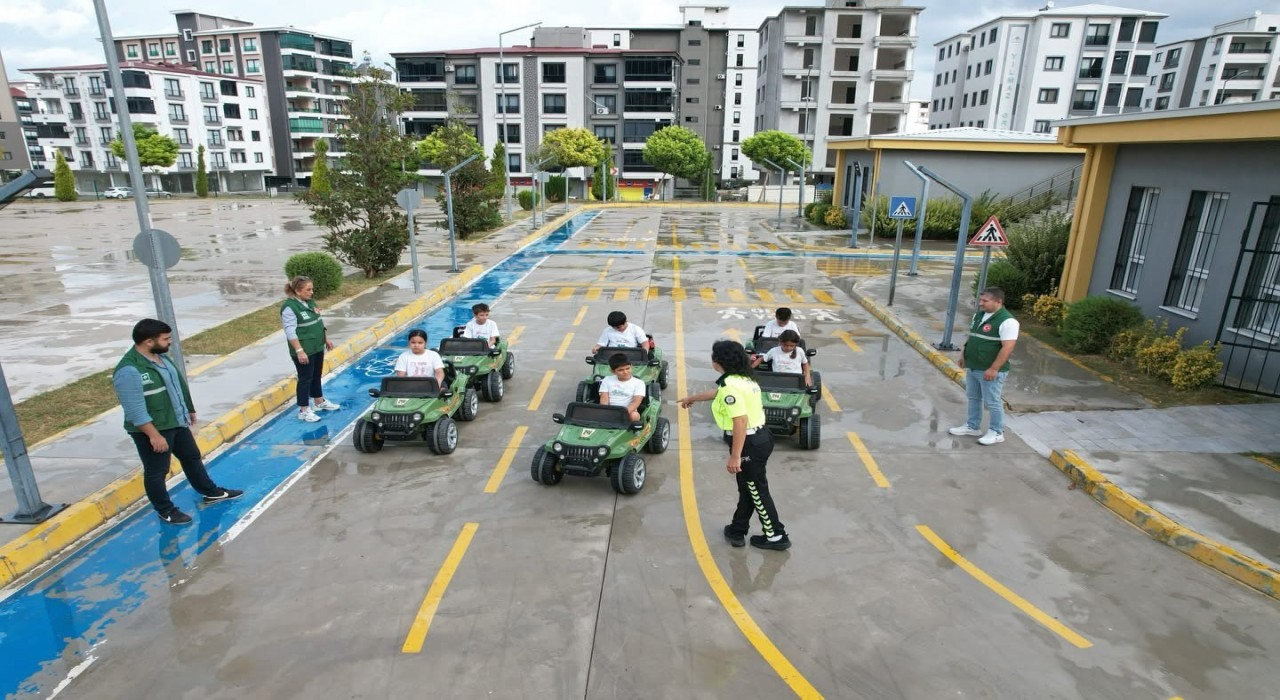 Osmaniyede çocuklar trafik kurallarını eğlenerek öğrendi