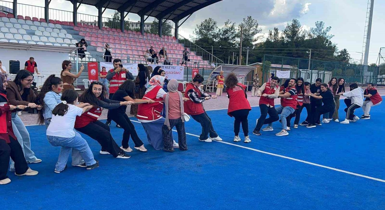 Osmaniyede Kız Çocukları Gülerse Osmaniye Güler etkinliği düzenlendi