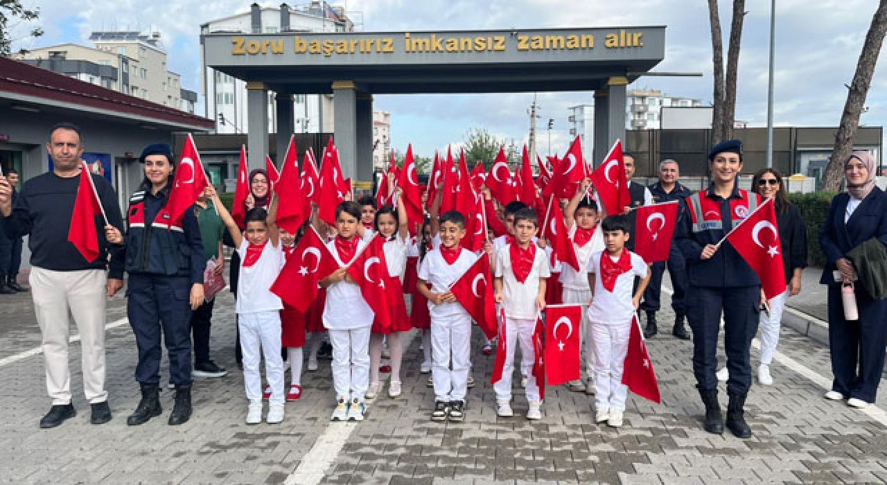 Osmaniye’de Öğrenciler Jandarma Komutanlığı’nı Ziyaret Etti