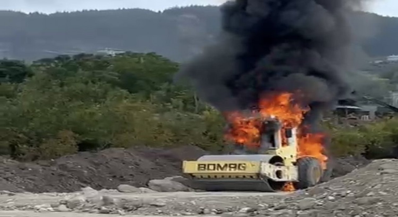 Osmaniyede şantiyede iş makinasında çıkan yangın söndürüldü