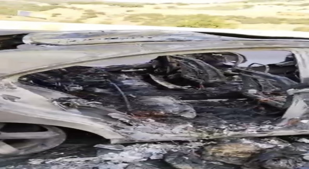 Osmaniyede yanan otomobil küle döndü