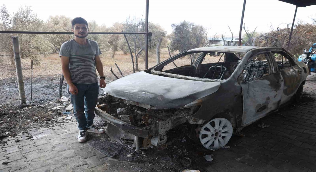 Otluk alanda çıkıp samanlığa sıçrayan yangında, tarım aletleri ve otomobilleri yanan depremzede ailenin emekleri kül oldu