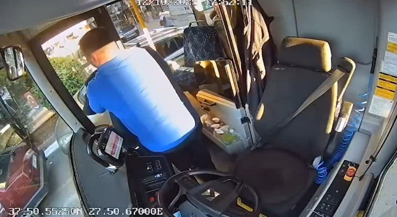 Otobüs şoförü, nefesi kesilen emekli öğretmeni kurtardı