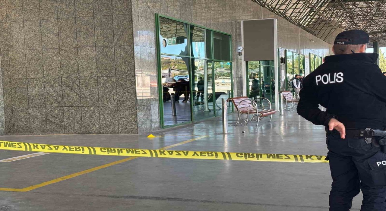 Otogarda etrafa rastgele ateş açan uzman çavuş bacağından vuruldu