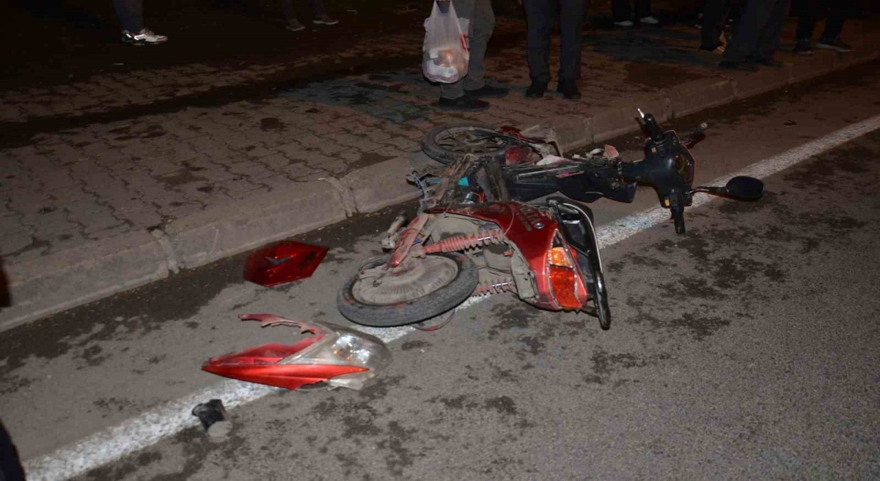 Otomobil elektrikli bisiklete çarptı: 1 ölü, 1 yaralı