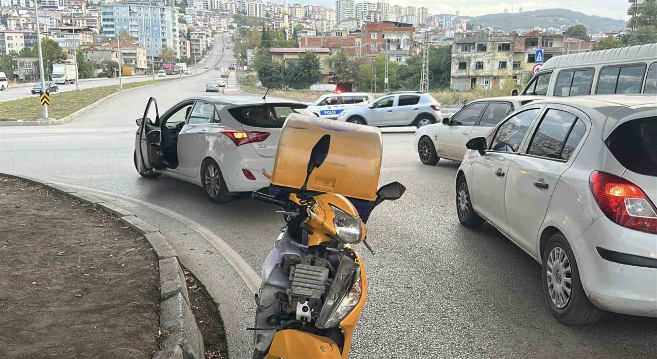 Otomobil ile motosiklet çarpıştı: 1 yaralı
