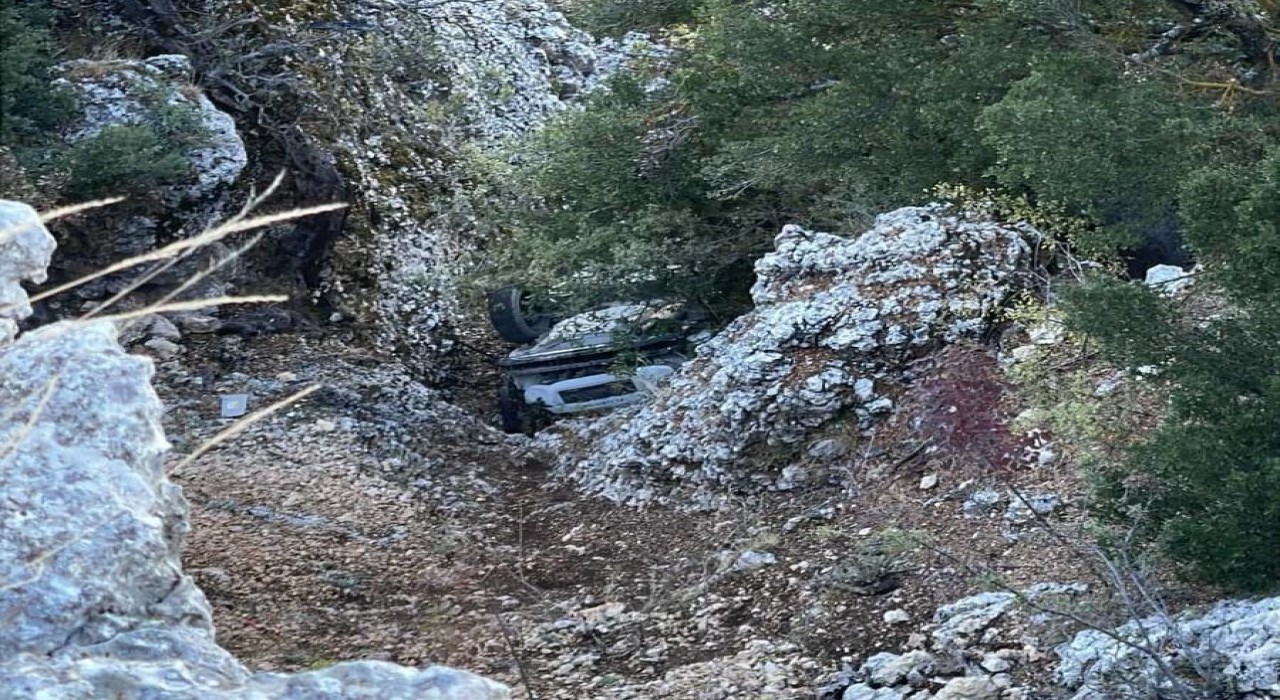 Otomobil uçuruma yuvarlandı, sürücü hayatını kaybetti