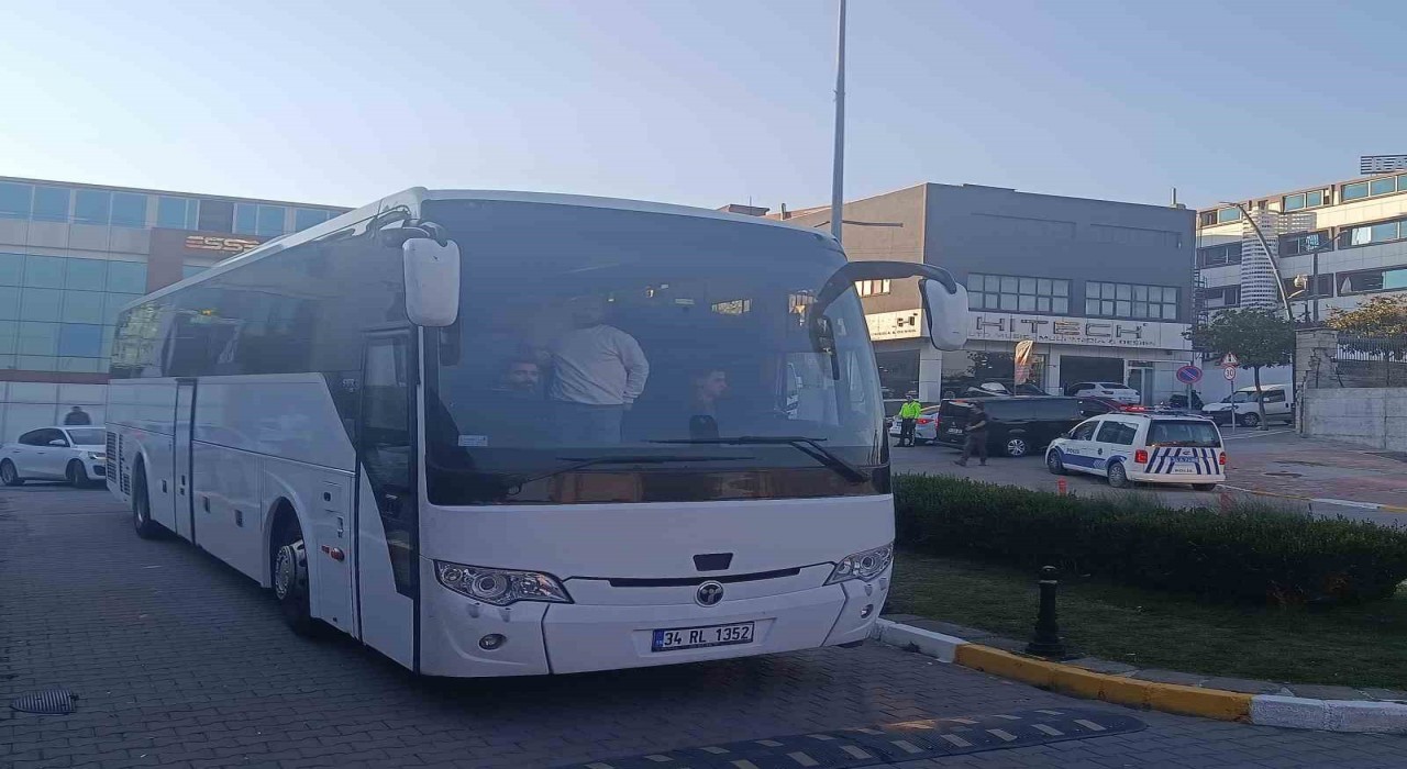 Özgürlük Filosundaki aktivistler Adli Tıp Kurumuna getirildi