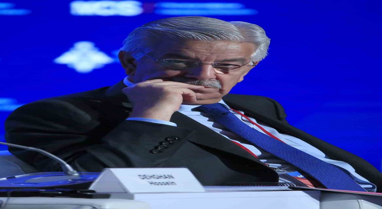 Pakistan Savunma Bakanı Asif: Anlaşma olmazsa Afganistan ile açık bir savaşa girme seçeneğimiz var
