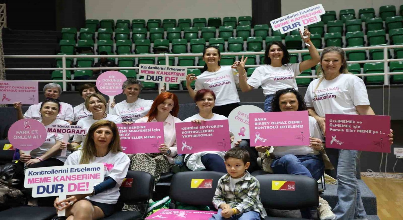 Pembe farkındalık parkeye taşındı